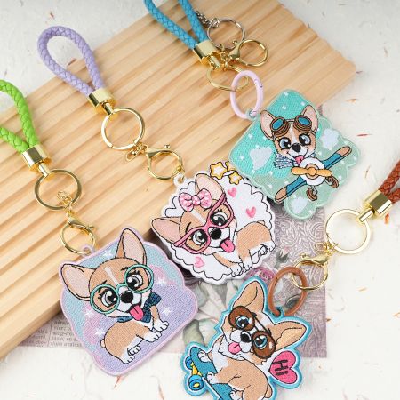 Chaveiro de pulso de couro trançado com patch de Corgi.