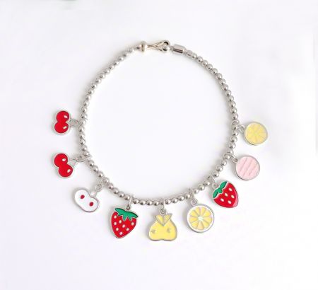 Benutzerdefinierte Charm-Armbänder.