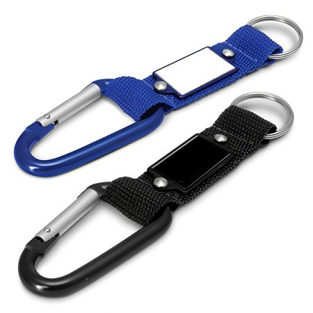 Móc chìa khóa carabiner tùy chỉnh với nhiều phụ kiện.