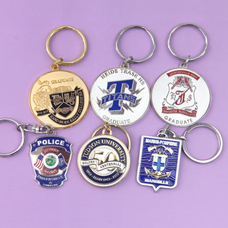 Porte-clés promotionnel en émail doux en métal.