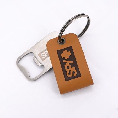 Porte-clés en cuir personnalisé avec ouvre-bouteille.