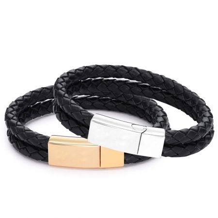 Maßgeschneidertes Lederarmband.