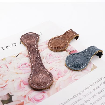 Bookmark leather magnetic inscriptus souvenir.