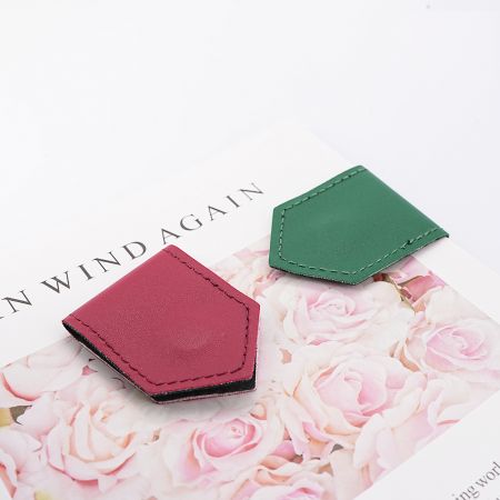 Gift bookmark leather magnet fashionabilis.