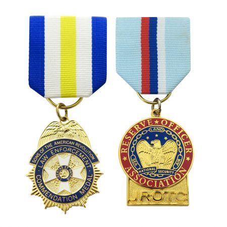 Medaglia Militare e dell'Esercito.