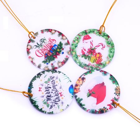 Adorno navideño de resina personalizado.
