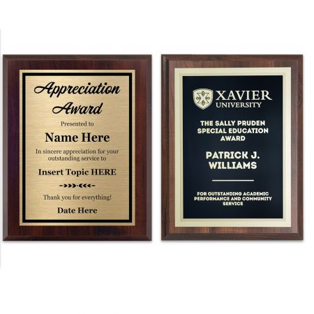 Plaques en bois personnalisées.