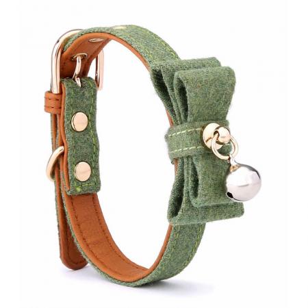 Hundeschleifenkragen im Preppy-Stil.