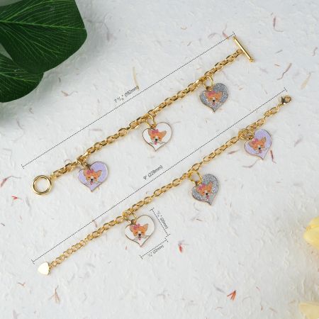 Vòng tay vàng bán buôn với charm hình trái tim.