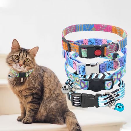 Collier pour chat en polyester tissé résistant.